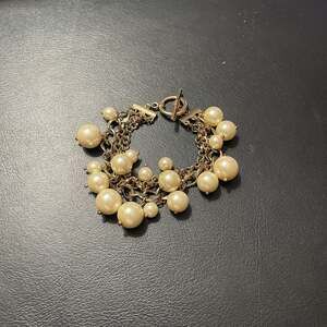 Chic Gold Tone Chain Link Pearl Charm Bracelet with Toggle Clasp